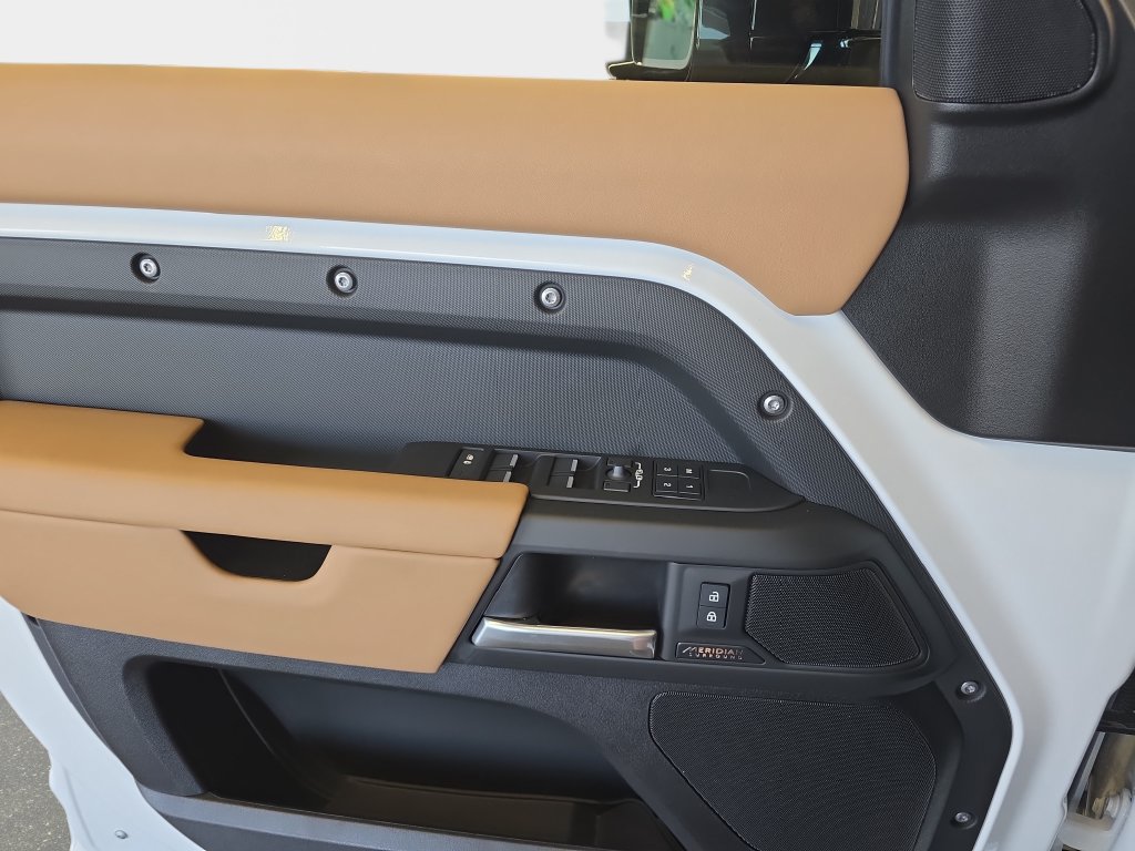 New 2026 Land Rover Defender 110 X-Dynamic SE AWD/4WD image 19