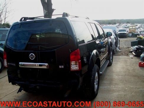 Used 2006 Nissan Pathfinder SE w/ (P01) Se Premium Pkg image 3