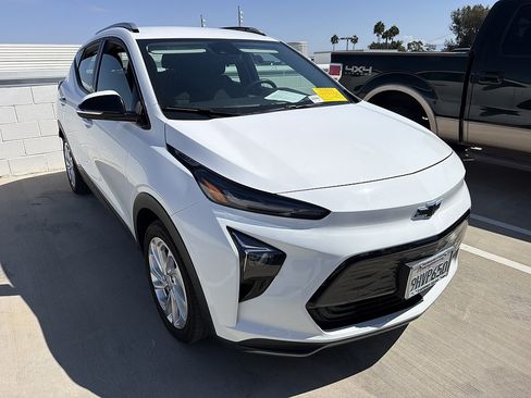 Used 2023 Chevrolet Bolt EUV LT w/ Driver Confidence Package FWD image 3