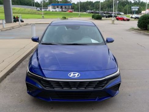 Used 2024 Hyundai Elantra SEL FWD image 8
