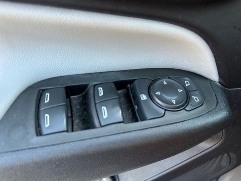 Used 2024 Chevrolet Equinox LT FWD image 16
