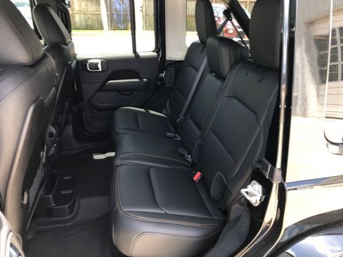 New 2025 Jeep Wrangler Unlimited Sahara w/ Safety Group AWD/4WD image 38