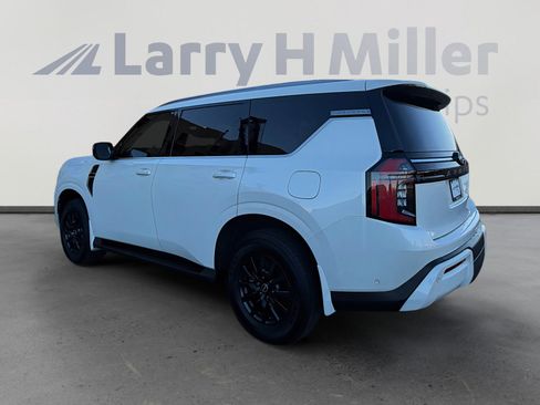 Used 2025 Nissan Armada SV image 3