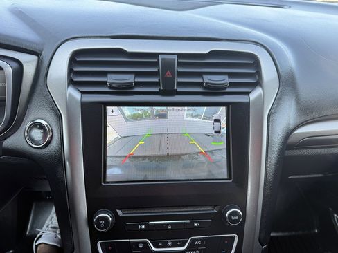 Used 2017 Ford Fusion SE w/ Equipment Group 201A FWD image 15