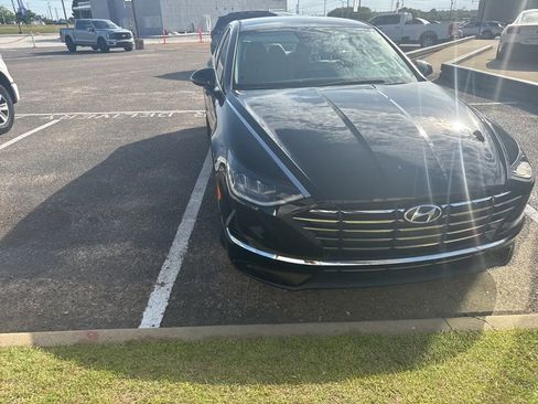 Used 2022 Hyundai Sonata SE FWD image 2