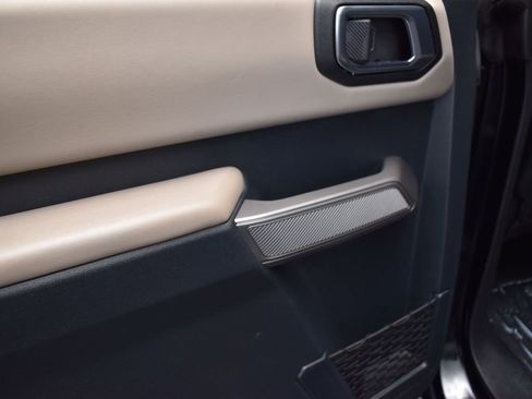 Used 2023 Ford Bronco Wildtrak image 15