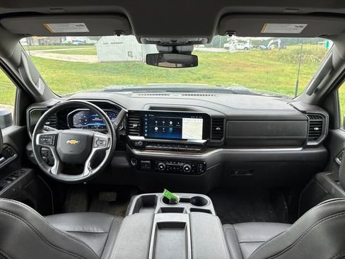 Used 2025 Chevrolet Silverado 3500 LT AWD/4WD image 13