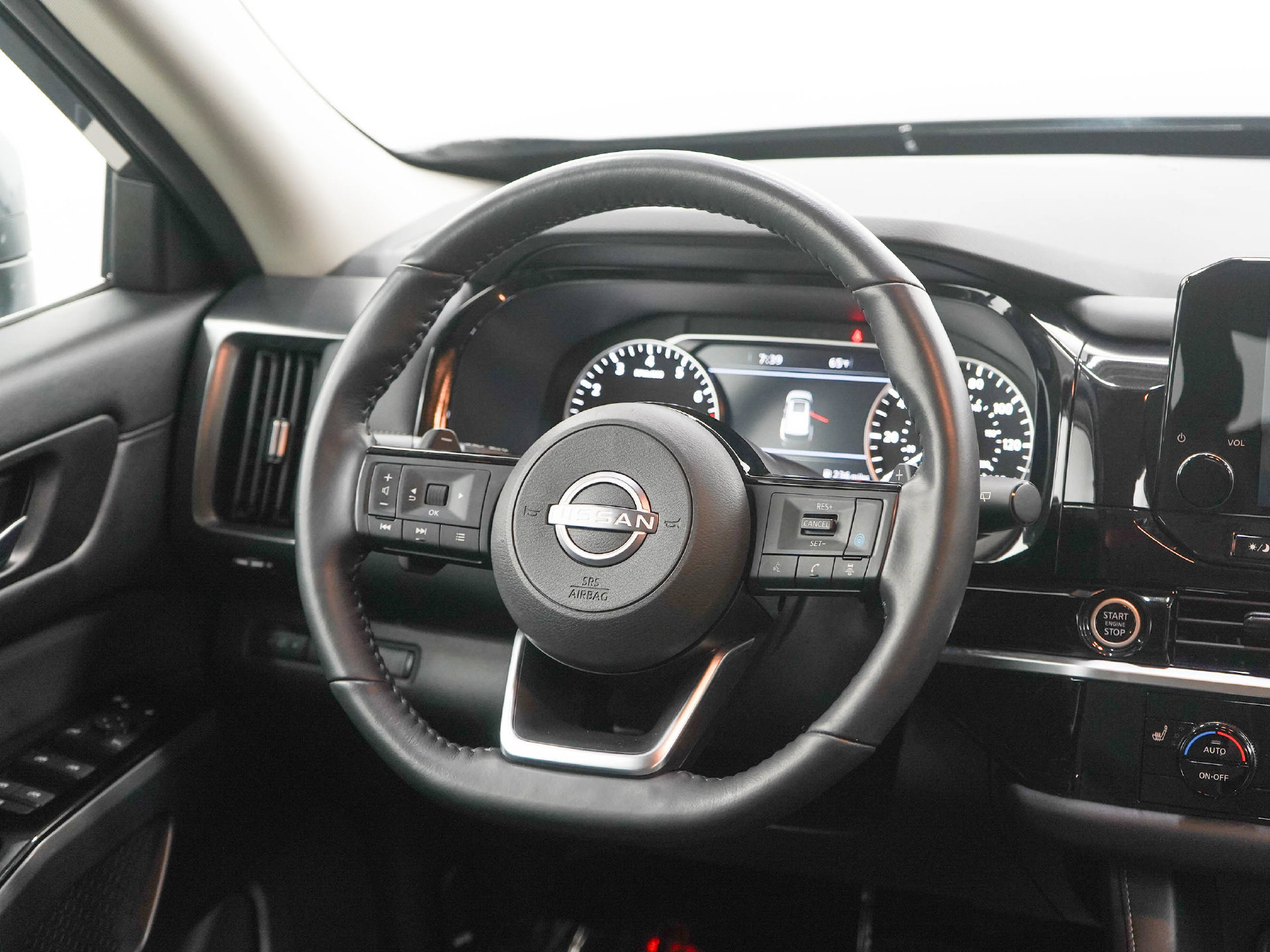 Used 2024 Nissan Pathfinder SL AWD/4WD image 15