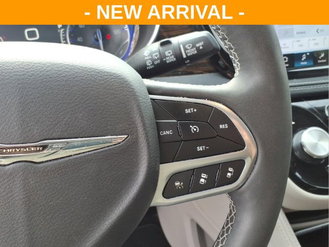 Used 2024 Chrysler Pacifica Limited FWD image 19