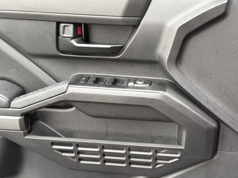 Certified 2025 Toyota Tacoma SR5 AWD/4WD image 20