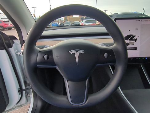 Used 2021 Tesla Model Y Long Range image 17