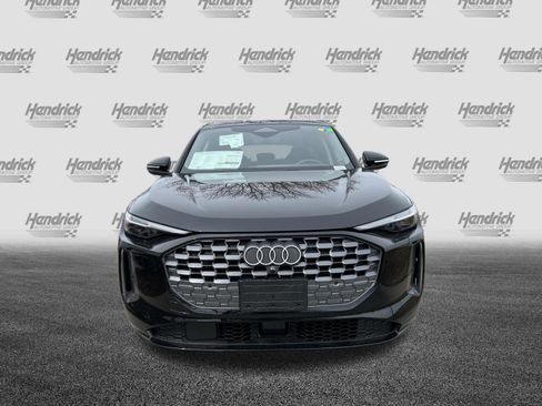 Certified 2025 Audi Q5 Premium AWD/4WD image 3