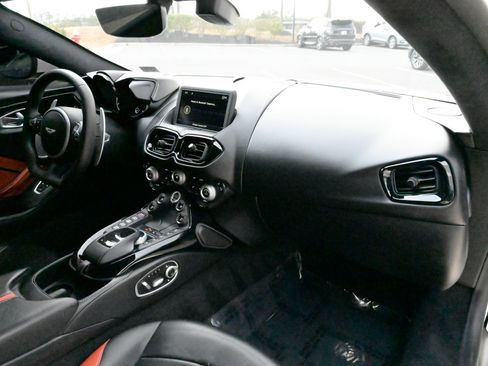 Used 2020 Aston Martin V8 Vantage Coupe image 34