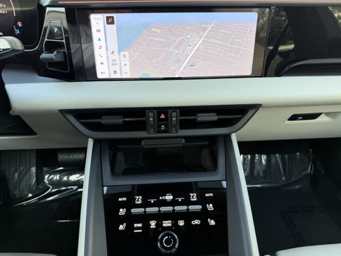 Used 2024 Porsche Macan 4 Electric image 29