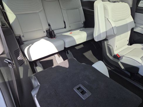 Used 2025 Ford Expedition Platinum w/ Platinum Ultimate Package AWD/4WD image 22