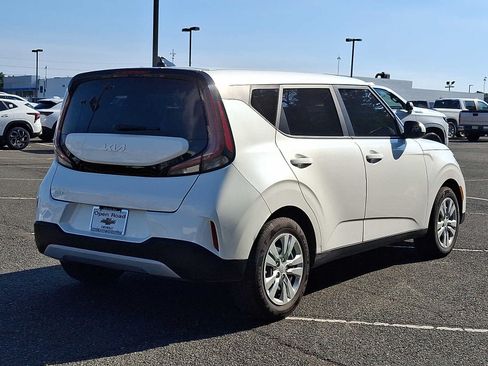 Used 2023 Kia Soul LX FWD image 7