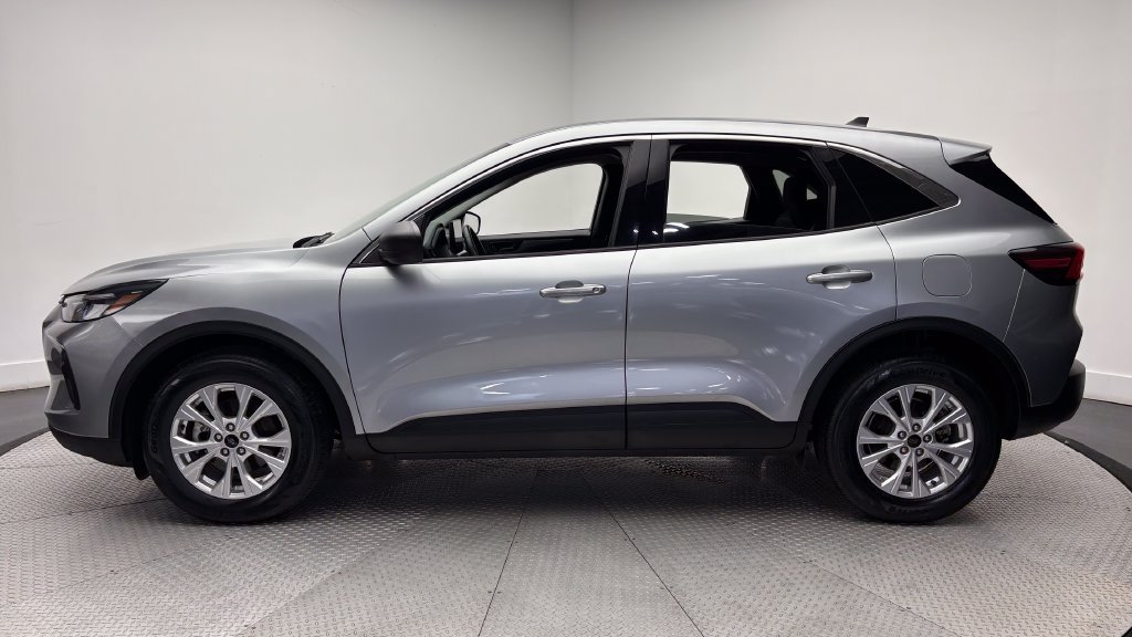 Used 2023 Ford Escape Active w/ Tech Pack #1 AWD/4WD image 4