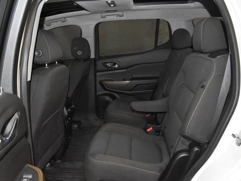 Used 2023 GMC Acadia SLE w/ Driver Convenience Package image 33