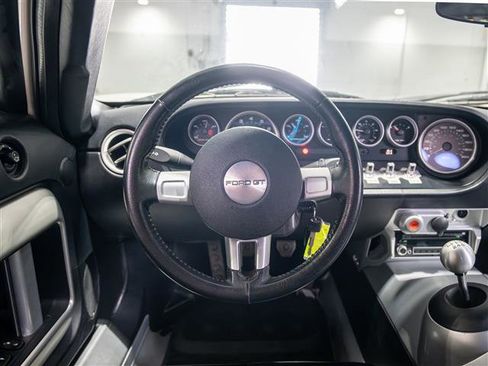 Used 2005 Ford GT image 12