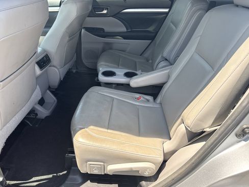 Used 2016 Toyota Highlander XLE FWD image 24