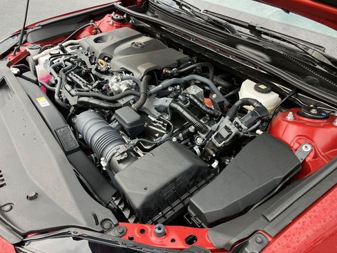 Used 2025 Toyota Camry SE w/ Convenience Package FWD image 31