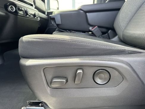 Used 2025 Chevrolet Silverado 2500 LT w/ Convenience Package AWD/4WD image 12