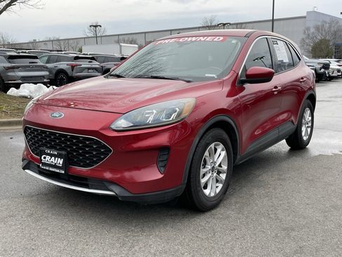 Used 2020 Ford Escape SE image 3