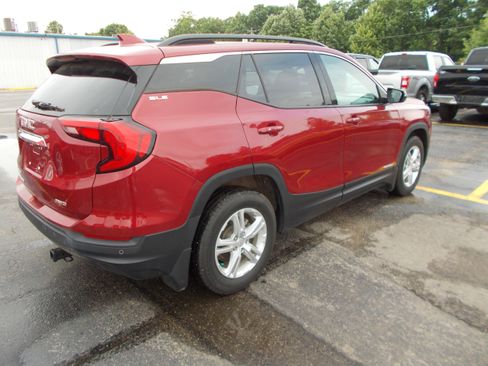 Used 2019 GMC Terrain SLE w/ Driver Convenience Package image 3