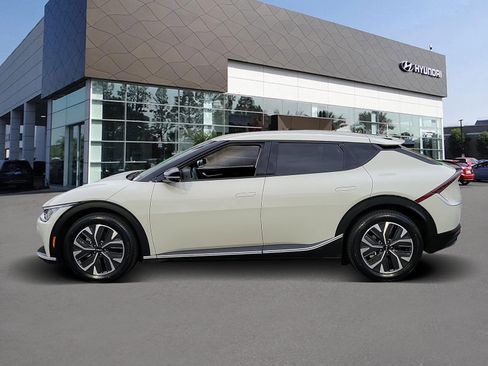 Used 2024 Kia EV6 Light image 3