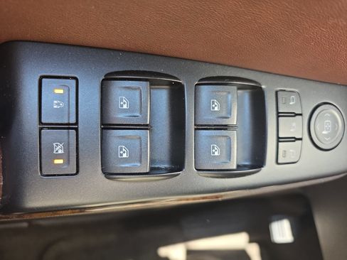 Used 2015 Chevrolet Tahoe LTZ AWD/4WD image 27