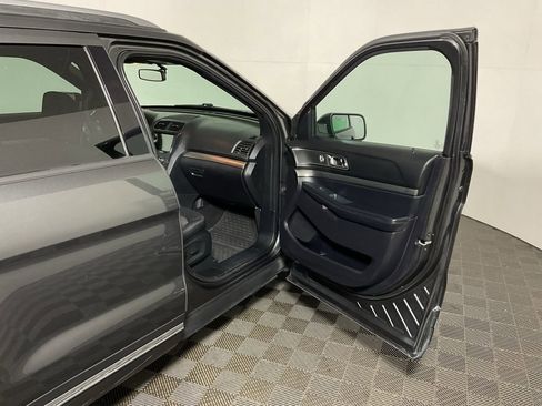 Used 2019 Ford Explorer XLT w/ Equipment Group 201A AWD/4WD image 37