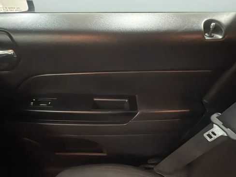 Used 2016 Jeep Patriot Sport w/ Power Value Group FWD image 17