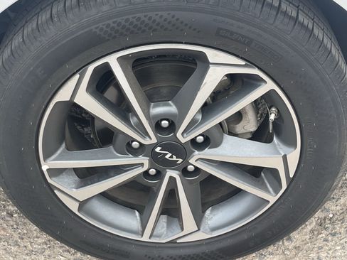 Certified 2024 Kia Forte LXS FWD image 30