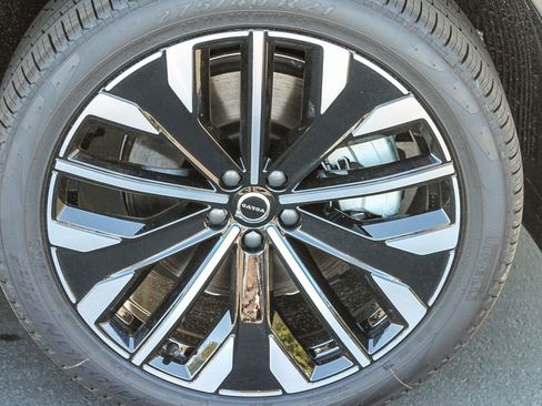 New 2026 Volvo XC90 T8 Ultra w/ Protection Package Premier AWD/4WD image 12