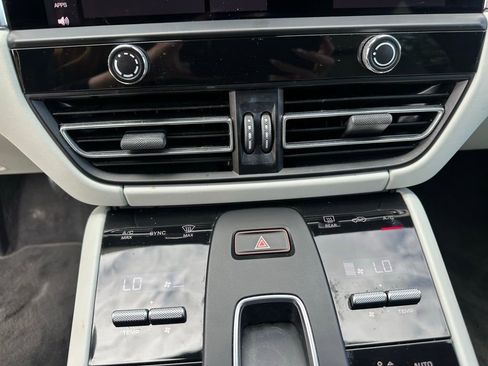 Certified 2023 Porsche Macan S AWD/4WD image 27