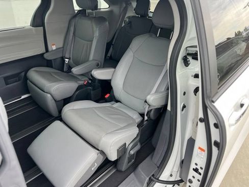 Used 2024 Toyota Sienna Limited AWD/4WD image 16