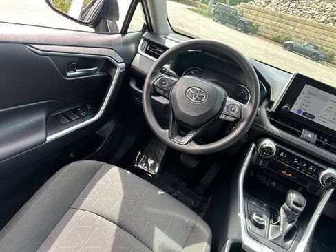Certified 2025 Toyota RAV4 XLE AWD/4WD image 24