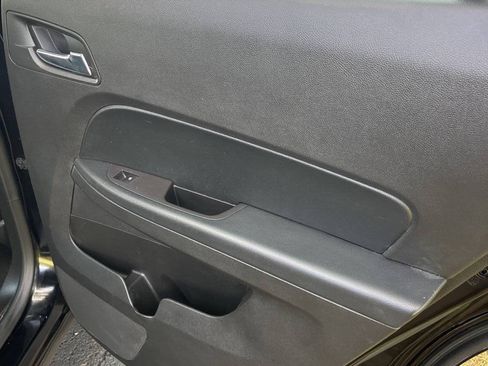 Used 2017 Chevrolet Equinox LS FWD image 20