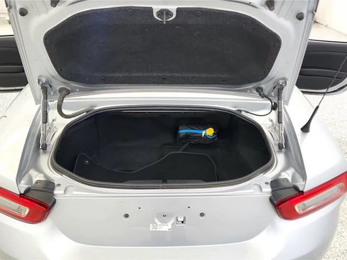 Used 2020 FIAT 124 Spider Abarth RWD image 18