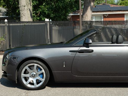 Used 2017 Rolls-Royce Dawn RWD image 36