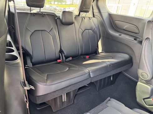 New 2026 Chrysler Pacifica Select image 8