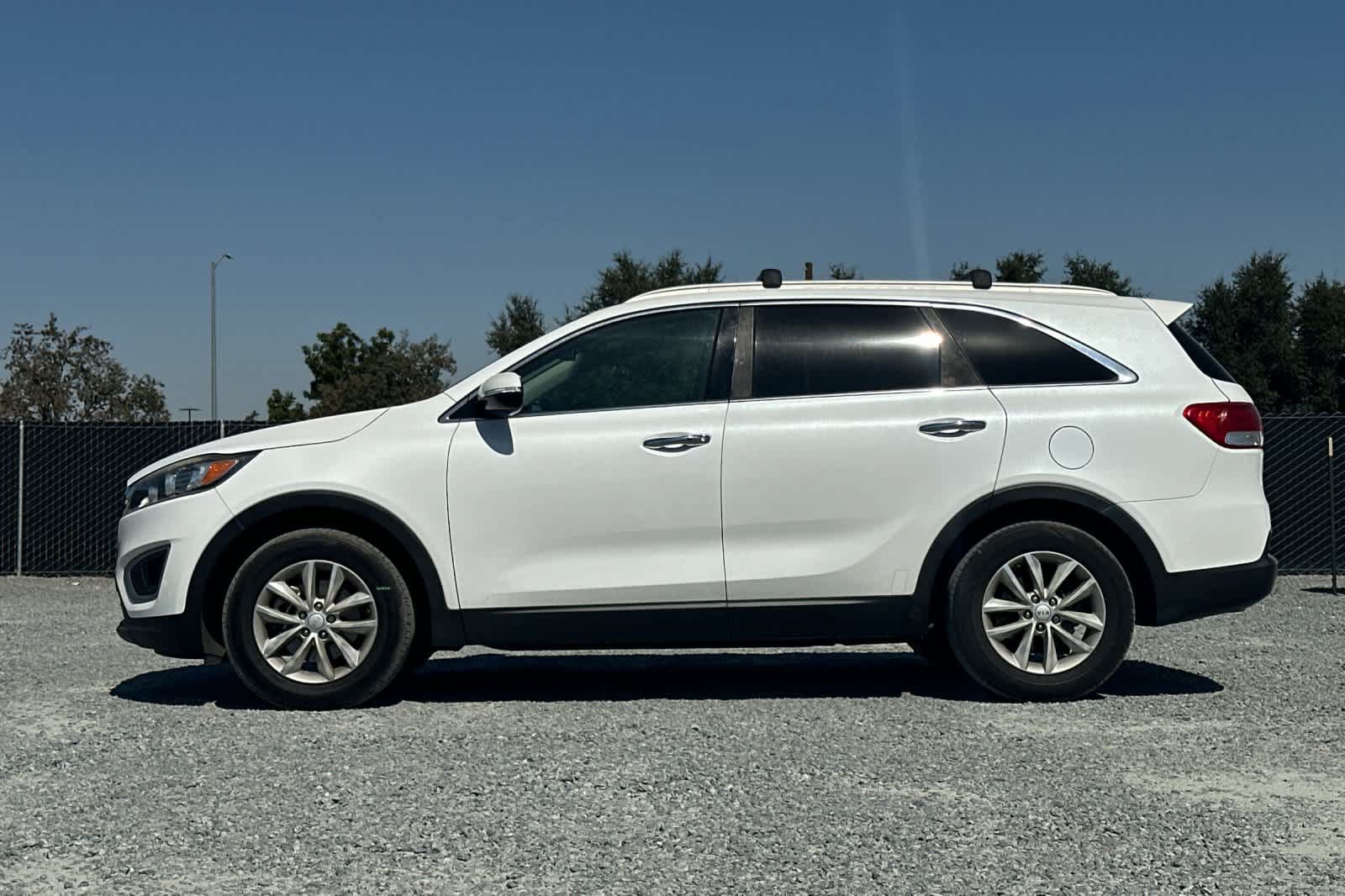 Used 2017 Kia Sorento FWD w/ LX Convenience Package image 6