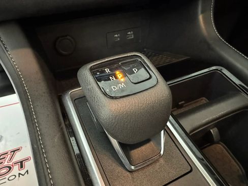 Used 2022 Nissan Pathfinder SL AWD/4WD image 23
