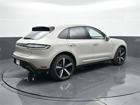 Certified 2023 Porsche Macan image 23