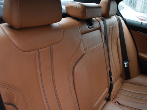 Used 2019 BMW 530i xDrive w/ Convenience Package image 28