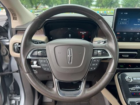 Used 2023 Lincoln Nautilus Reserve FWD image 9
