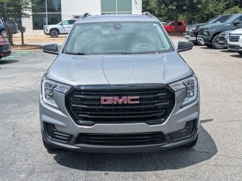 Used 2024 GMC Terrain SLE w/ Elevation Edition FWD image 9