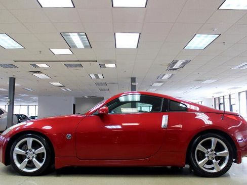 Used 2006 Nissan 350Z Base w/ (N93) Cargo Convenience Pkg image 4