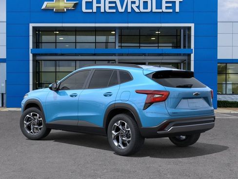 New 2026 Chevrolet Trax LT w/ LT Convenience Package FWD image 3