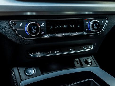 Used 2021 Audi Q5 e Premium Plus w/ Premium Plus Package image 18